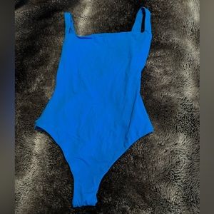 SKIMS FITS EVERYBODY SQUARE NECK BODYSUIT MYKONOS